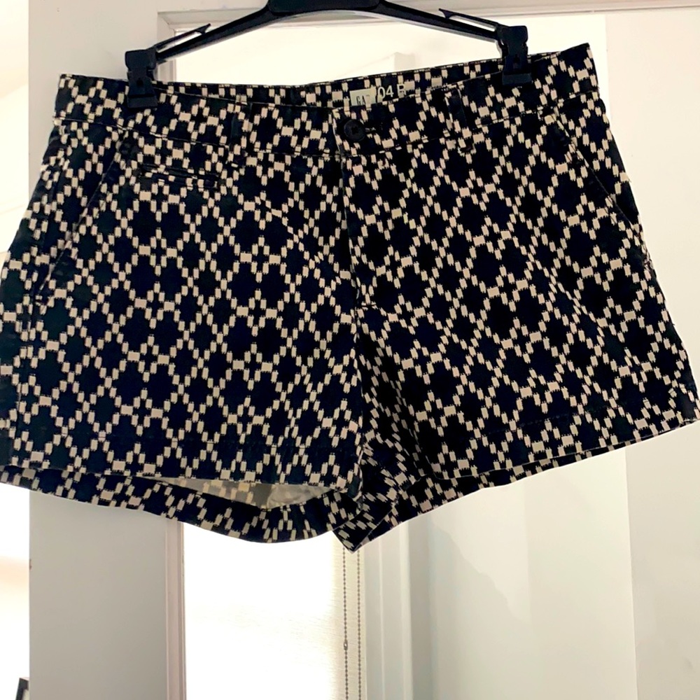 Gap Black Print Cotton Flat Front Shorts size 4